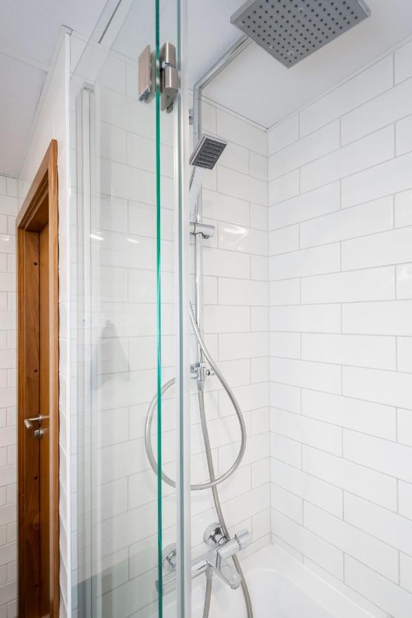 Free Parking, Quiet, One-bedroom At Kalamaja *